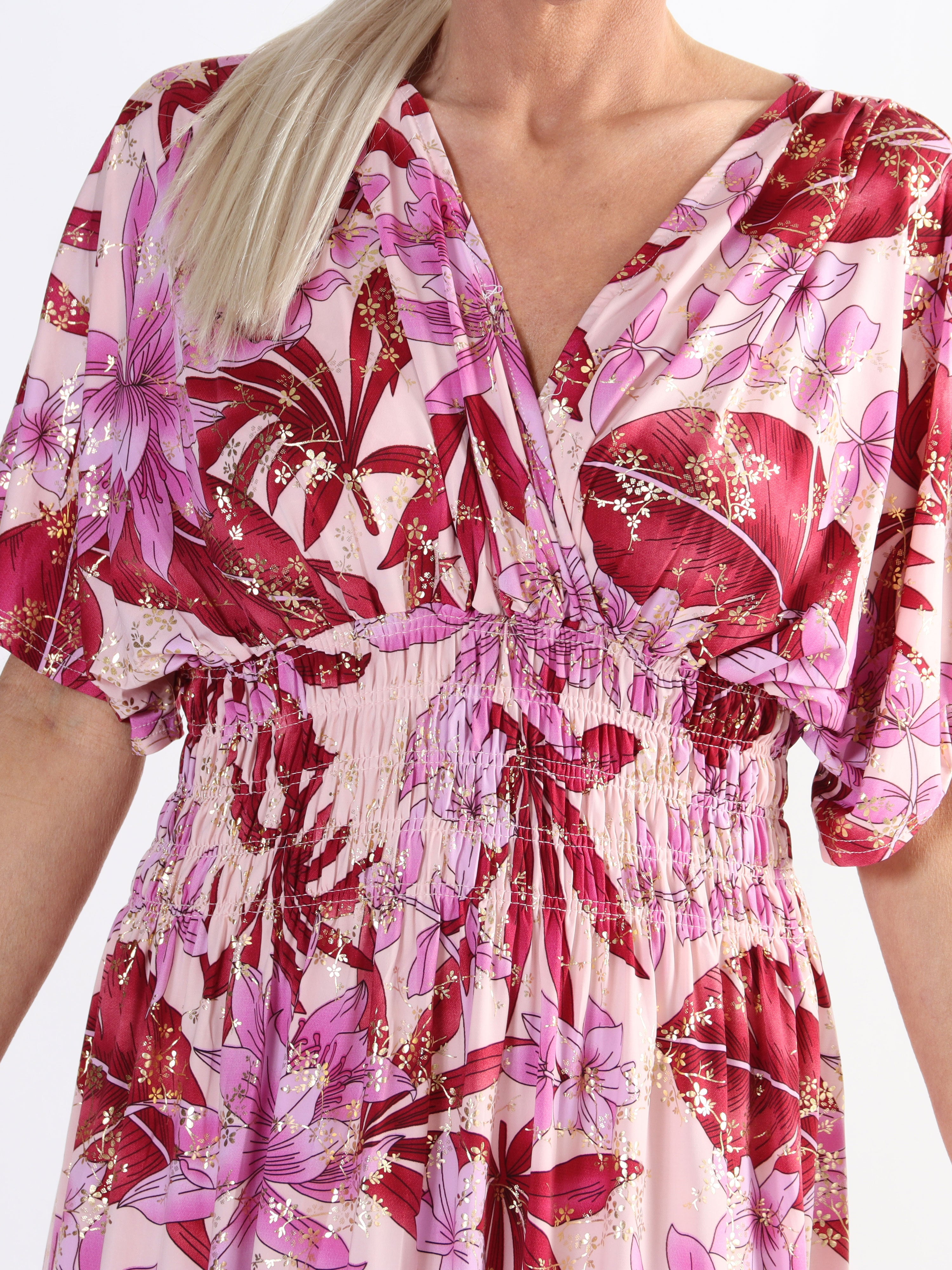 Pams Midi - Elastisk blomstret plus size kjole i krølfrit stof